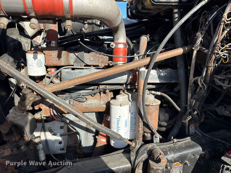 image for item OG9771 1994 Mack  RD688S semi truck