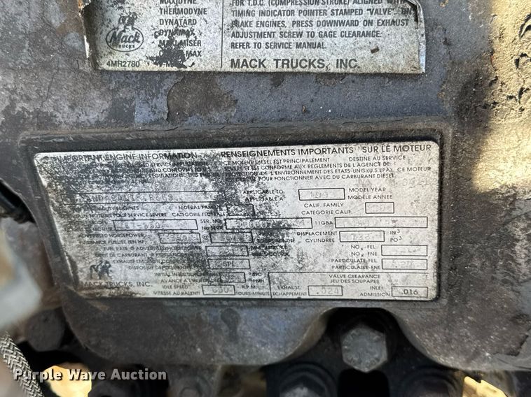 image for item OG9771 1994 Mack  RD688S semi truck