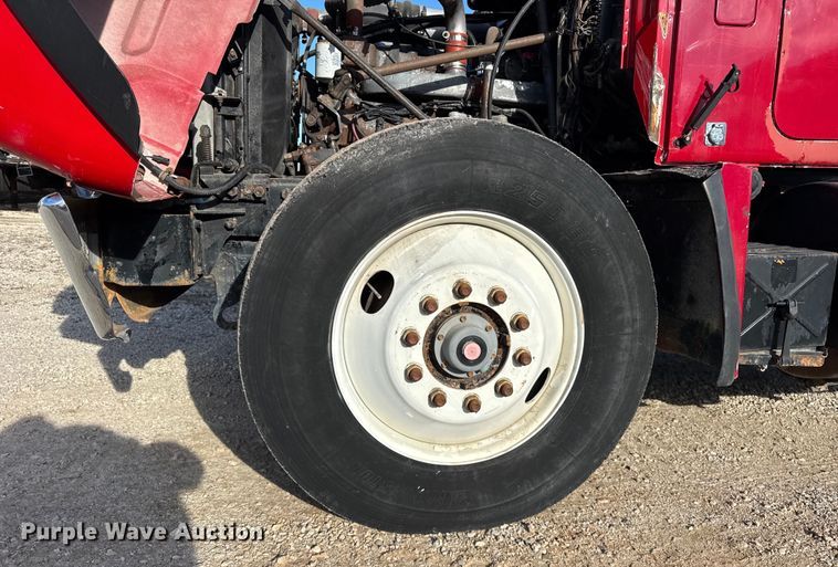 image for item OG9771 1994 Mack  RD688S semi truck