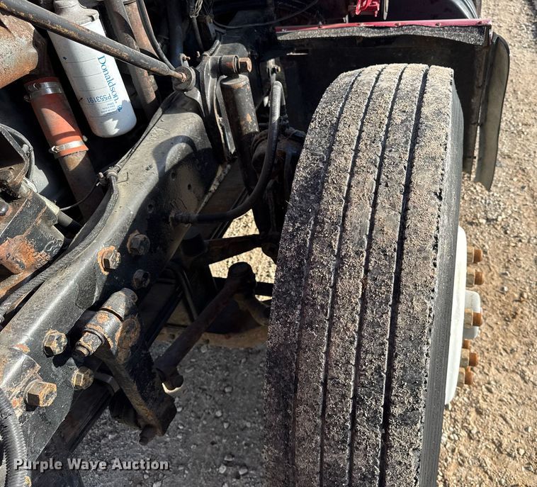 image for item OG9771 1994 Mack  RD688S semi truck