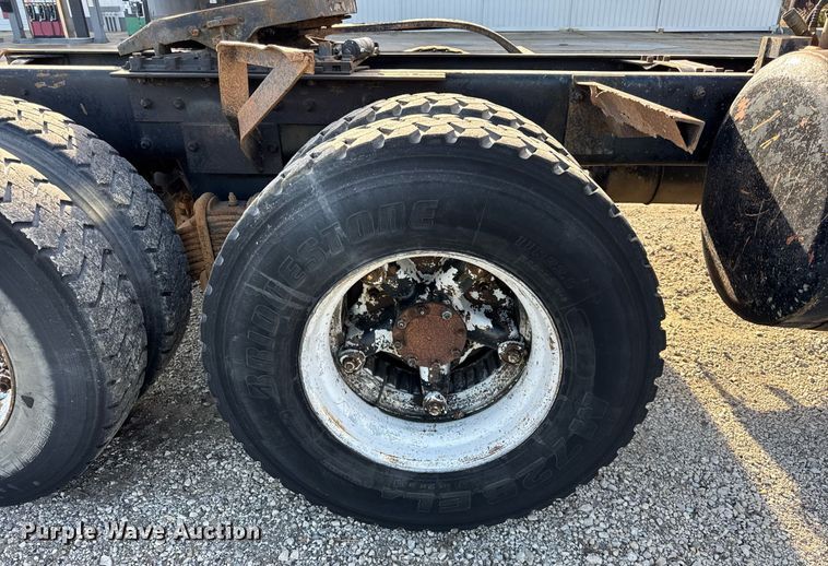 image for item OG9771 1994 Mack  RD688S semi truck