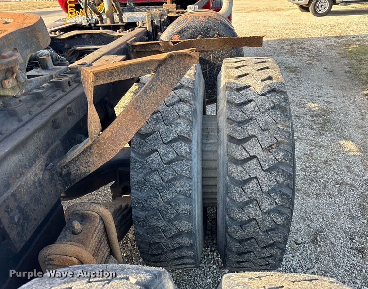 image for item OG9771 1994 Mack  RD688S semi truck