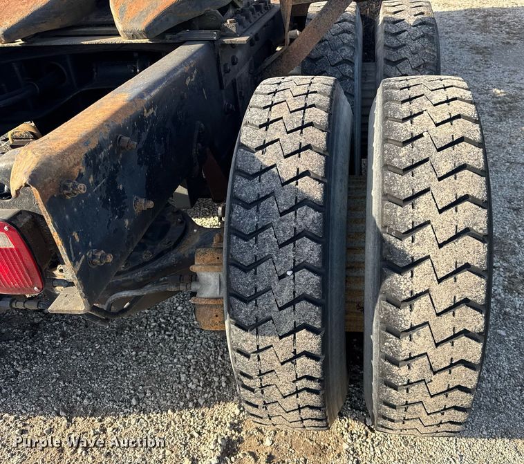 image for item OG9771 1994 Mack  RD688S semi truck