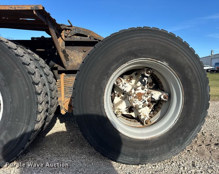 image for item OG9771 1994 Mack  RD688S semi truck