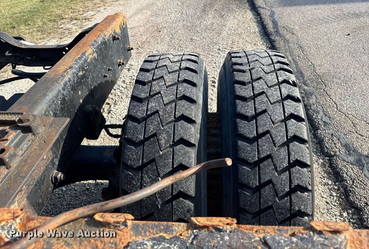 image for item OG9771 1994 Mack  RD688S semi truck