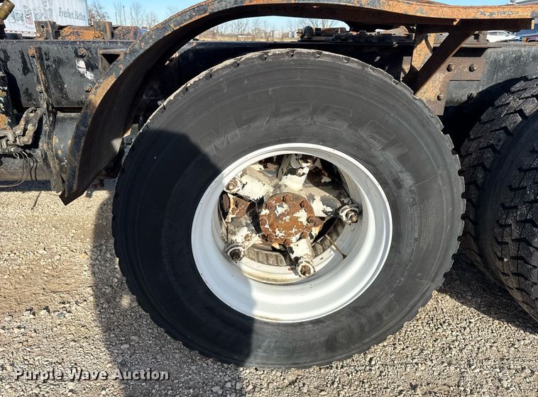 image for item OG9771 1994 Mack  RD688S semi truck