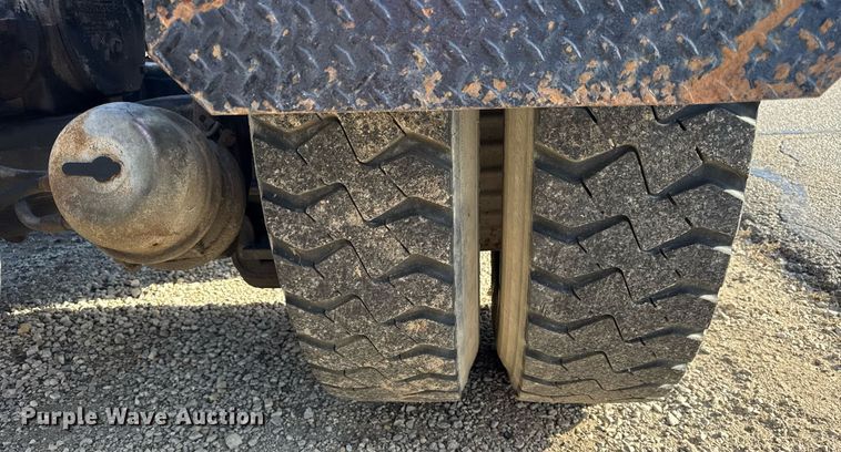 image for item OG9771 1994 Mack  RD688S semi truck