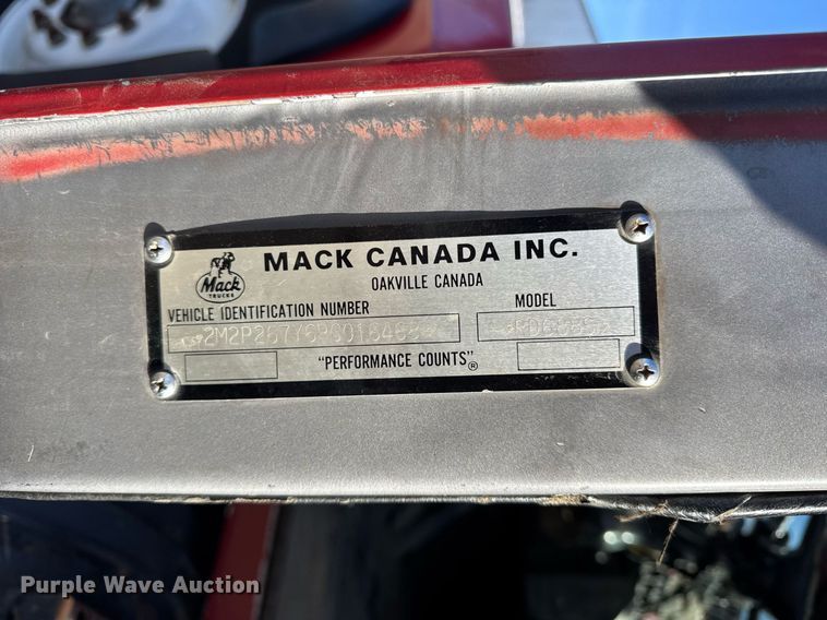 image for item OG9771 1994 Mack  RD688S semi truck