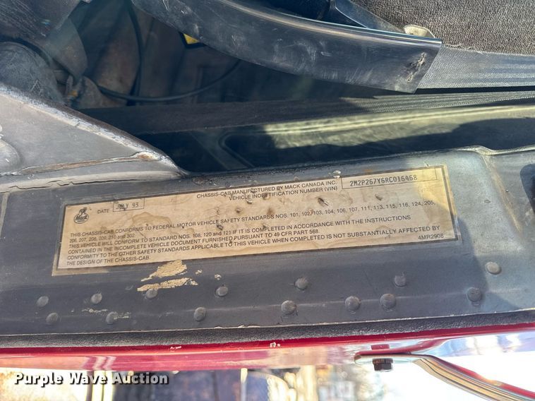 image for item OG9771 1994 Mack  RD688S semi truck