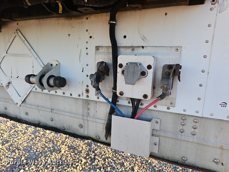 image for item OJ9106 2008 Wabash refrigerated van trailer