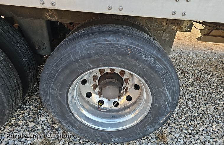 image for item OJ9106 2008 Wabash refrigerated van trailer