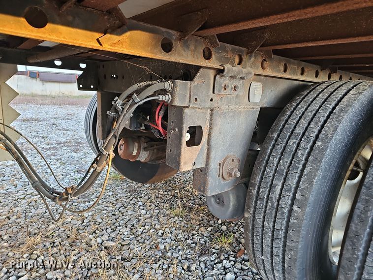 image for item OJ9107 2008 Wabash refrigerated van trailer