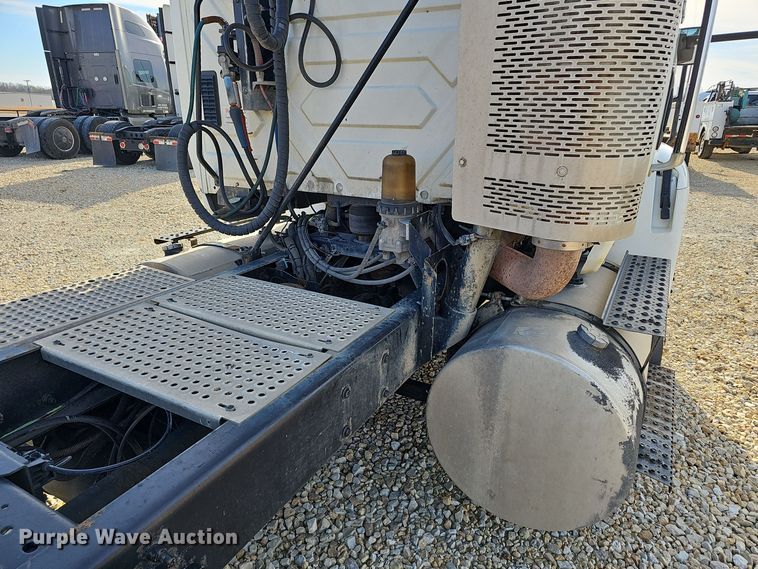 image for item OJ9171 2009 International 8600 SBA 6X4 semi truck