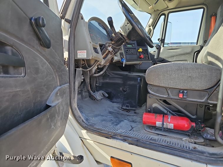 image for item OJ9171 2009 International 8600 SBA 6X4 semi truck