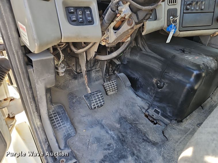 image for item OJ9171 2009 International 8600 SBA 6X4 semi truck