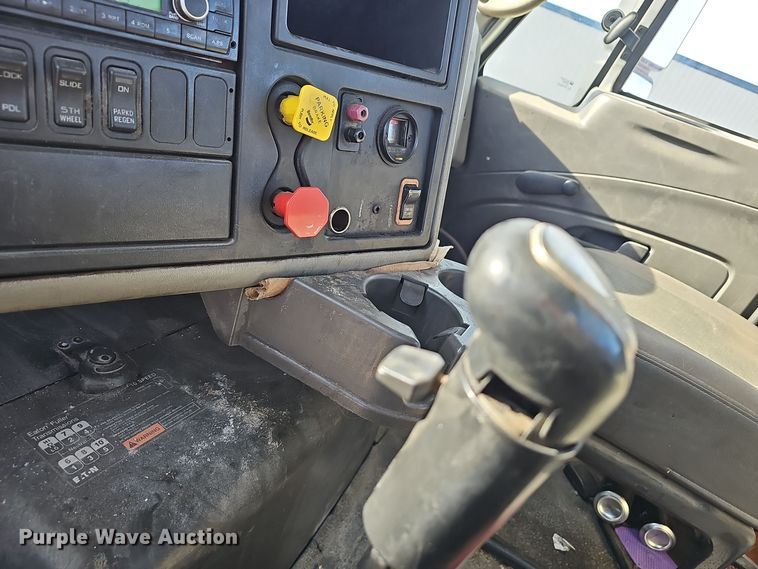 image for item OJ9171 2009 International 8600 SBA 6X4 semi truck