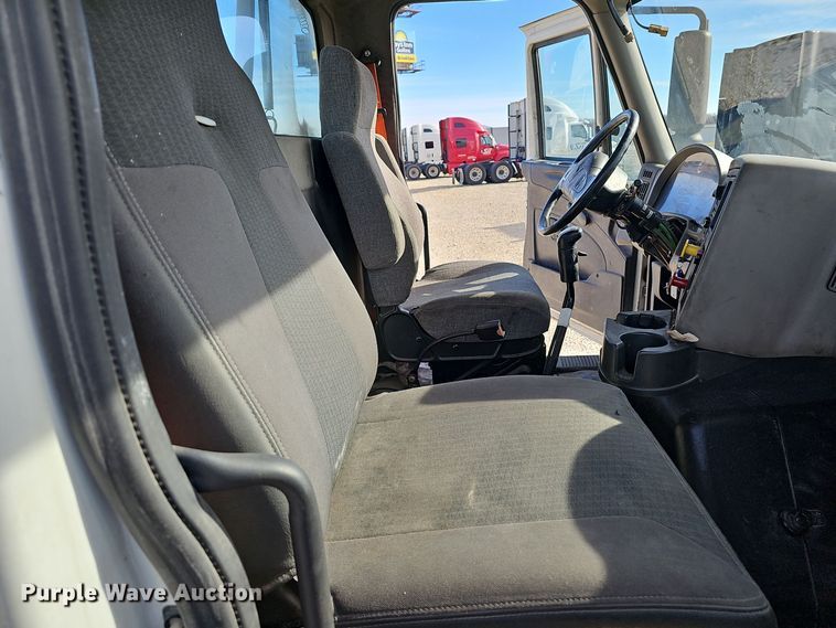 image for item OJ9171 2009 International 8600 SBA 6X4 semi truck