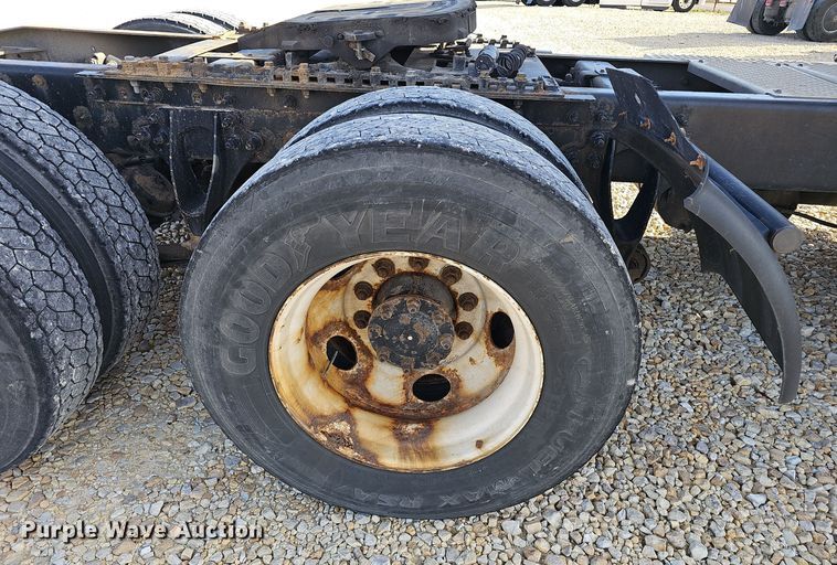 image for item OJ9171 2009 International 8600 SBA 6X4 semi truck