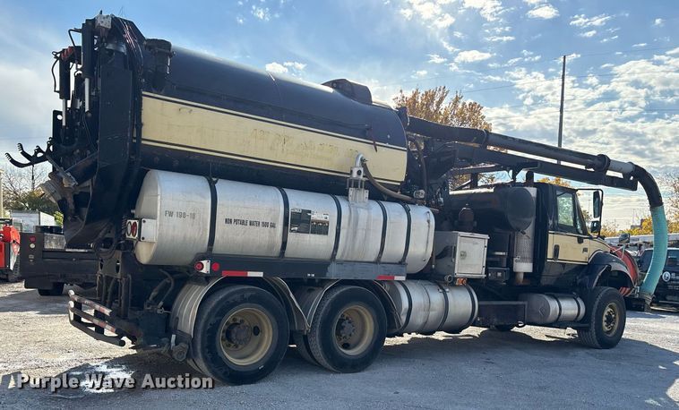 image for item OK9374 2006 International 7600 vacuum truck