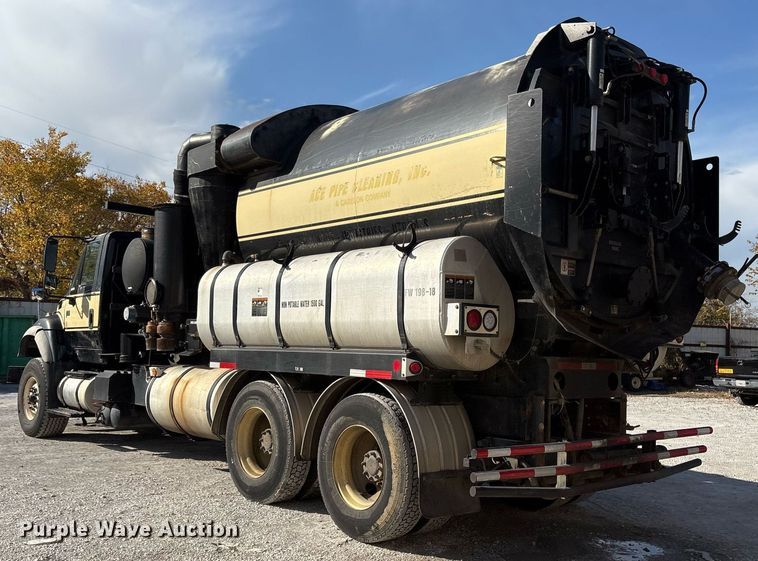 image for item OK9374 2006 International 7600 vacuum truck