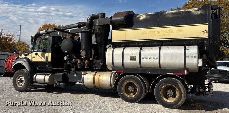 image for item OK9374 2006 International 7600 vacuum truck