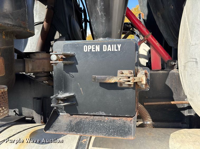 image for item OK9374 2006 International 7600 vacuum truck