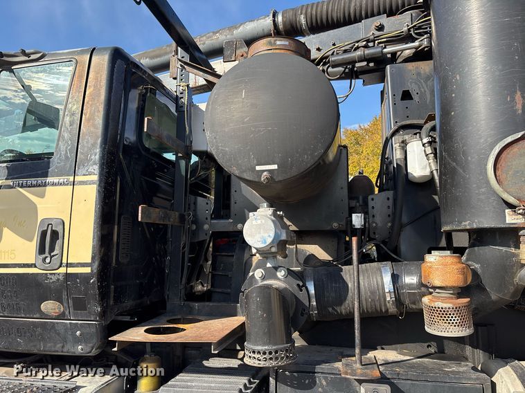 image for item OK9374 2006 International 7600 vacuum truck