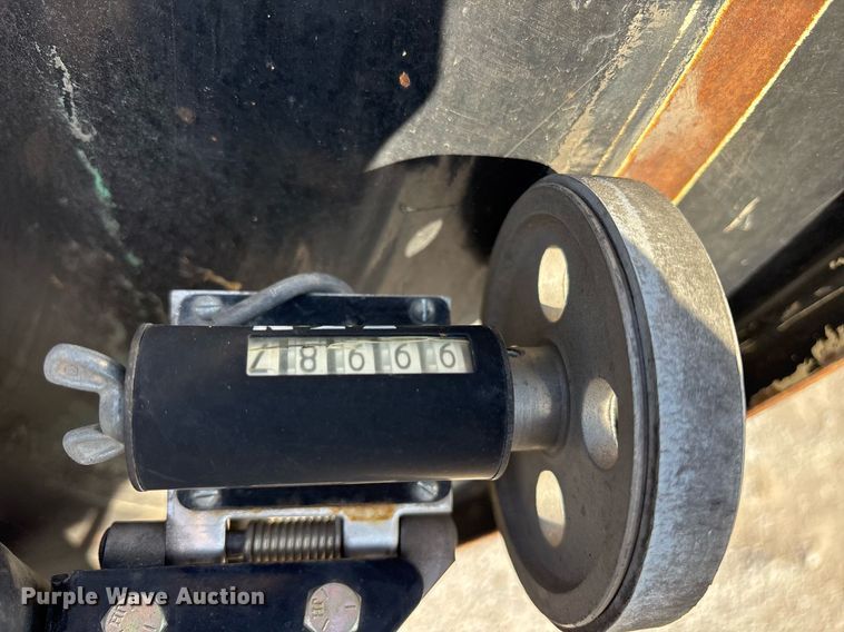 image for item OK9374 2006 International 7600 vacuum truck