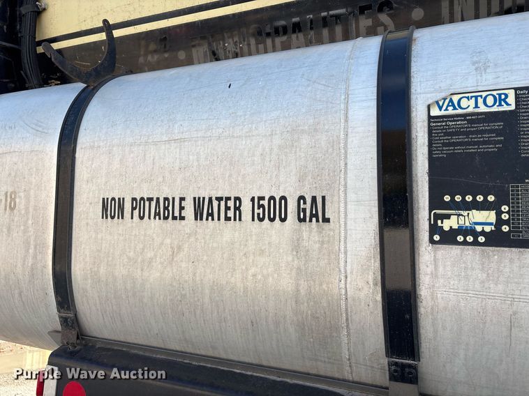 image for item OK9374 2006 International 7600 vacuum truck