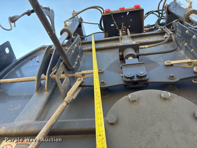 image for item OK9374 2006 International 7600 vacuum truck