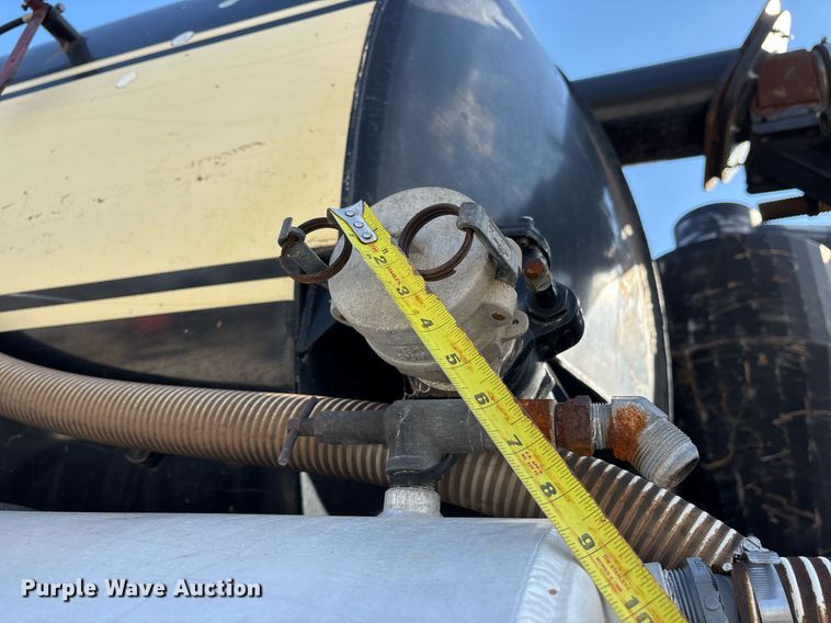 image for item OK9374 2006 International 7600 vacuum truck