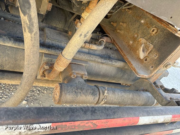 image for item OK9374 2006 International 7600 vacuum truck