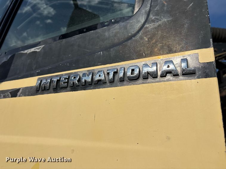 image for item OK9374 2006 International 7600 vacuum truck