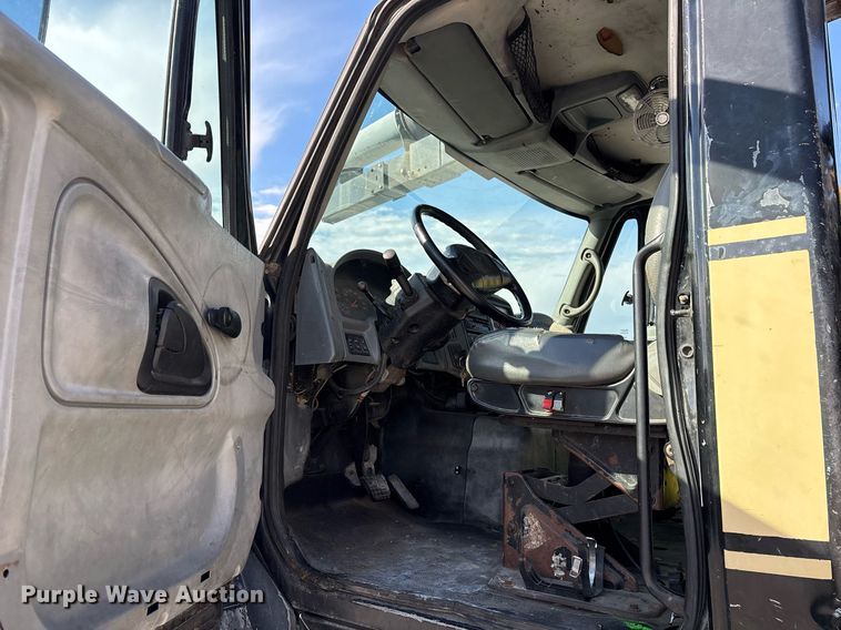 image for item OK9374 2006 International 7600 vacuum truck