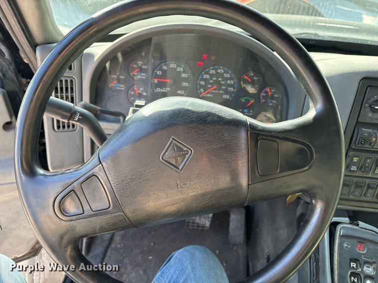 image for item OK9374 2006 International 7600 vacuum truck