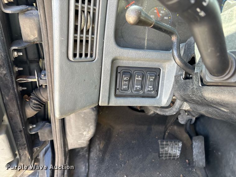 image for item OK9374 2006 International 7600 vacuum truck