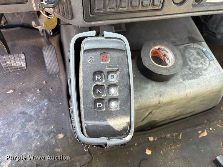 image for item OK9374 2006 International 7600 vacuum truck