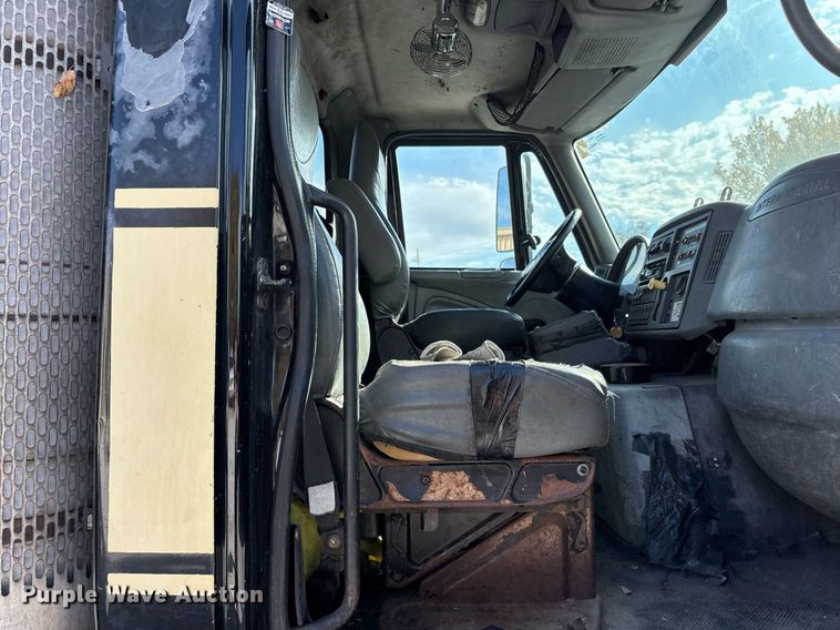 image for item OK9374 2006 International 7600 vacuum truck