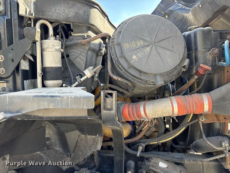 image for item OK9374 2006 International 7600 vacuum truck