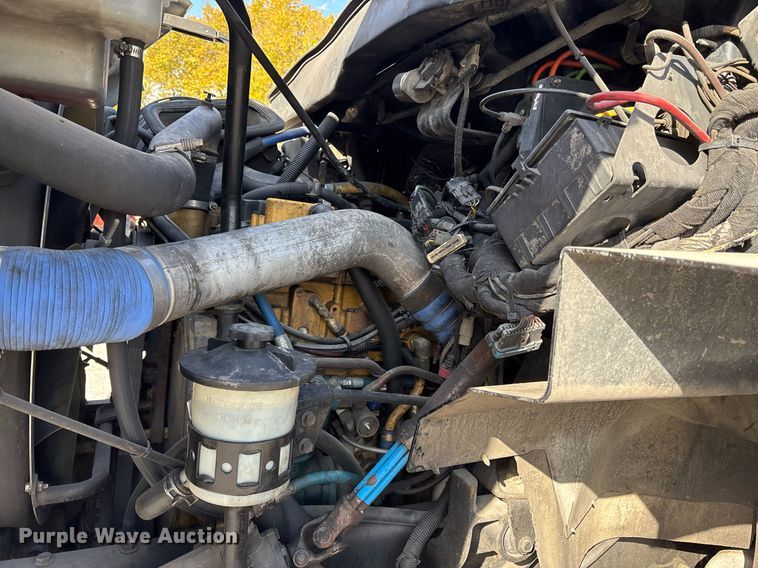 image for item OK9374 2006 International 7600 vacuum truck