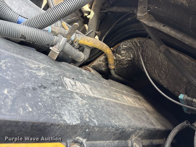 image for item OK9374 2006 International 7600 vacuum truck