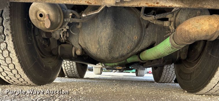 image for item OK9374 2006 International 7600 vacuum truck