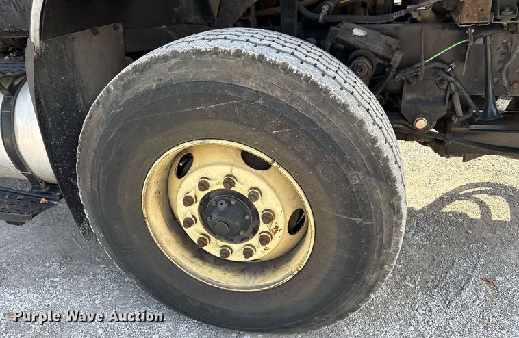 image for item OK9374 2006 International 7600 vacuum truck