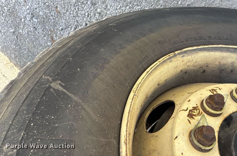 image for item OK9374 2006 International 7600 vacuum truck