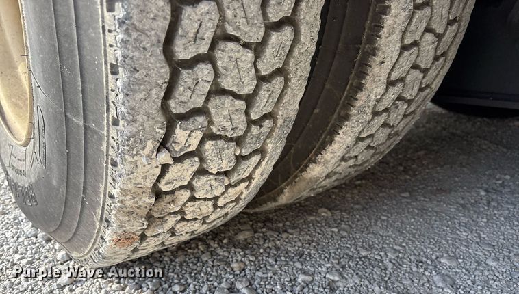 image for item OK9374 2006 International 7600 vacuum truck