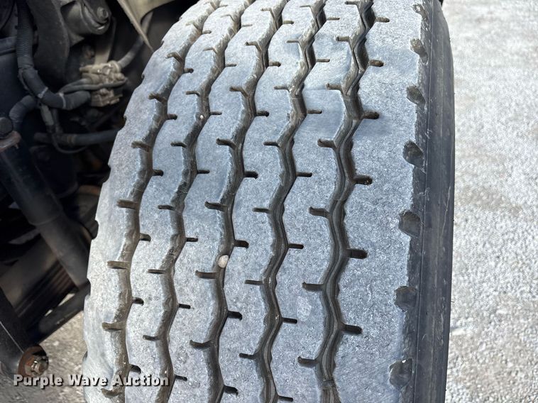 image for item OK9374 2006 International 7600 vacuum truck