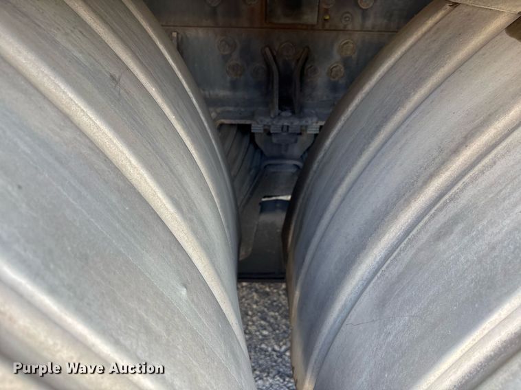 image for item OK9374 2006 International 7600 vacuum truck