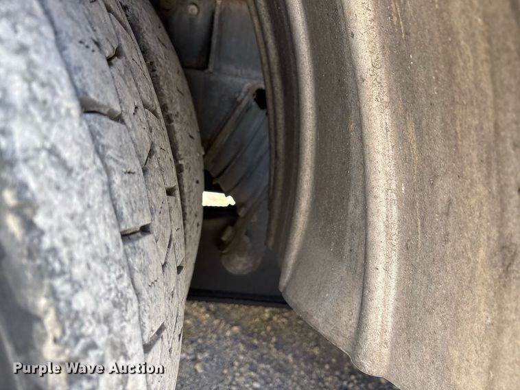 image for item OK9374 2006 International 7600 vacuum truck