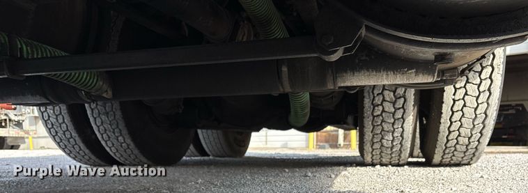 image for item OK9374 2006 International 7600 vacuum truck