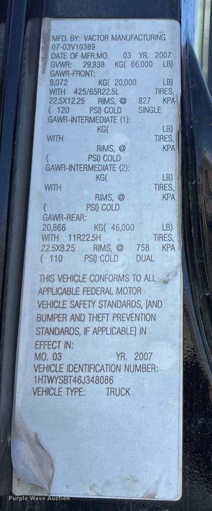 image for item OK9374 2006 International 7600 vacuum truck